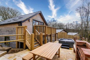 Derwent, woodland lodge with hot tub for 6